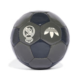 Real Madrid bal Adidas retro 3e grijs